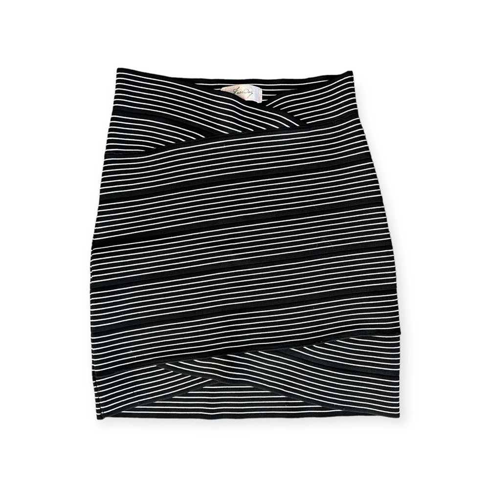 Freestyle skirt black white mini striped small
